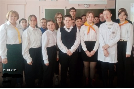 В МБОУ "Туванская ООШ" прошла встреча с выпускницей школы Викторией Петровой
