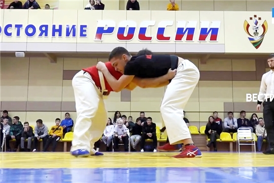 В Чебоксарах состоялся чемпионат по национальной борьбе «Кӗрешӳ»