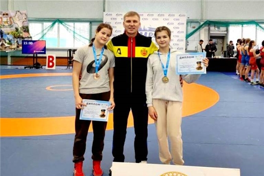 Екатерина Тихонова – победитель, Кира Ефимова – призер Всероссийских соревнования по вольной борьбе