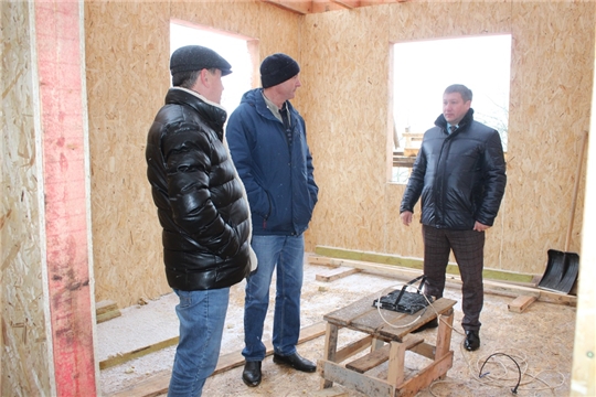 Глава администрации Урмарского района Д. Иванов проинспектировал ход строительства ряда социальных объектов