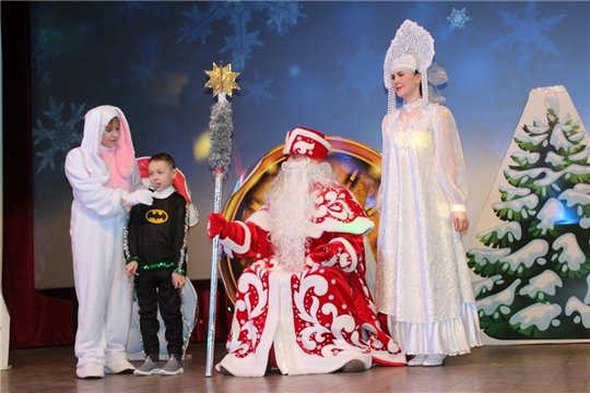 Состоялась благотворительная Рождественская ёлка главы Урмарского муниципального округа