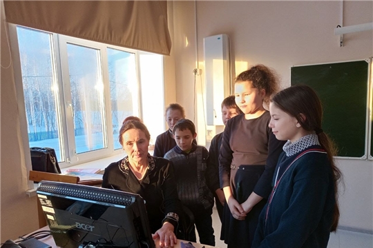 В образовательных учреждениях Урмарского муниципального округа продолжаются занятия «Разговоры о важном»