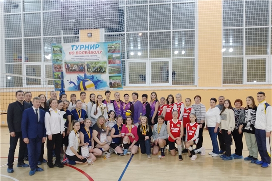Прошел открытый турнир по волейболу среди женских команд памяти председателя Совета Урмарского райпо С.Н. Харитонова