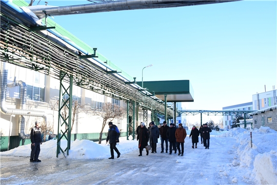 Вурнарский завод смесевых препаратов посетила делегация аграриев Ленинградской области