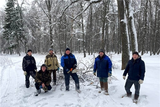 После ледяного дождя работники ВЗСП восстановили лыжную трассу в п. Вурнары