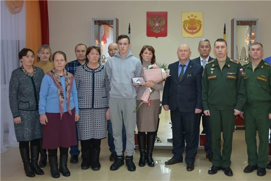 Орден Мужества торжественно вручен семье погибшего военнослужащего Александра Грибова