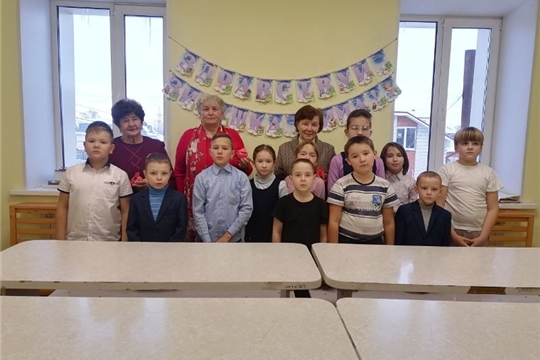 «Серебряные» волонтёры Ядринского района в гостях у ребят, посещающих зимний оздоровительный лагерь «Радуга» 