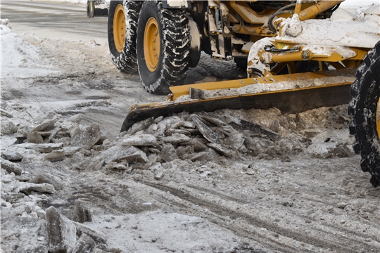 Подрядными организациями, обслуживающими дороги в Ядринском муниципальном округе, проводятся работы по уборке снега и наледи