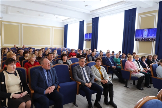 В администрации Яльчикского муниципального округа организован коллективный просмотр послания Президента России Владимира Путина Федеральному Собранию.