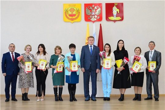 Учителей и воспитателей Янтиковского района поздравили с профессиональным праздником