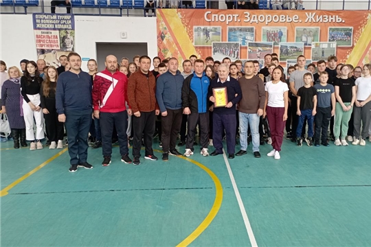 Праздник гиревого спорта состоялся в День здоровья и спорта - Первенство Янтиковского района по гиревому спорту