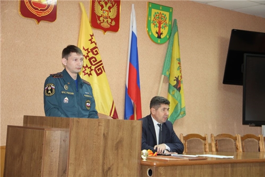 Глава администрации Цивильского района Сергей Беккер провел еженедельное совещание с  главами сельских поселений
