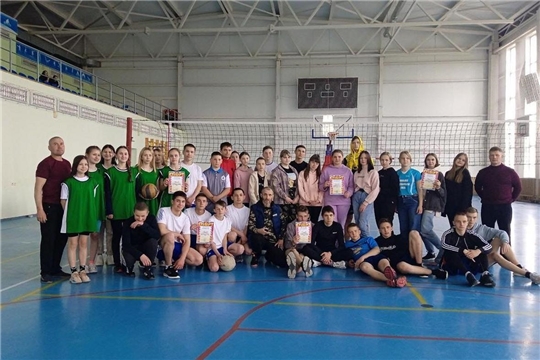 В Алатырском районе прошло первенство по волейболу среди школьников