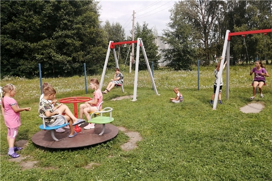 Подвижные игры для детей на свежем воздухе были организованы в Атратской сельской библиотеке