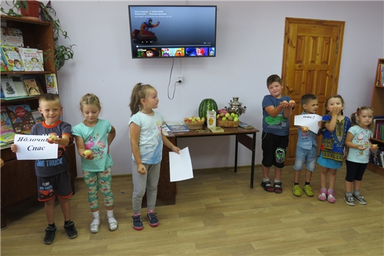 В сельских библиотеках Алатырского района отметили народный праздник «Яблочный спас»