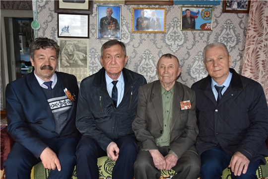 Ветераны-участники Великой Отечественной войны района получают поздравления с Днем Победы