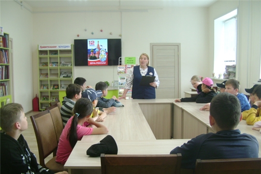 В Аликовской детской библиотеке для юных читателей пришкольного лагеря прошло виртуальное путешествие «Россия - Родина моя»