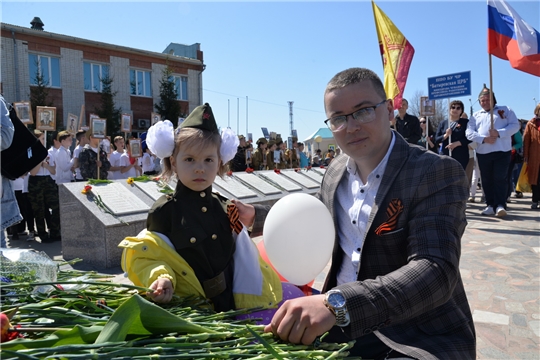 День Победы в Батыревском районе: возложение цветов к монументу Славы