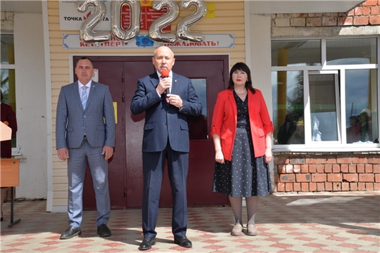 Глава администрации района поздравил с завершением учебного года учащихся Батыревской СОШ №2