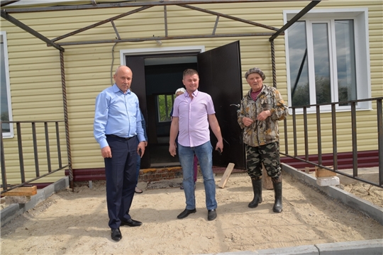 Глава администрации района проинспектировал ход ремонта здания сельского клуба в пос.Ульяновка