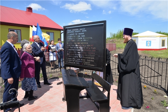 В с.Туруново в честь одной из старейших школ республики открыт памятник