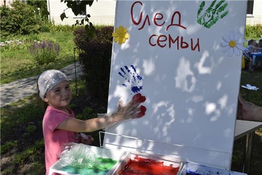 Праздничная уличная акция «Семья - очаг любви и верности», посвященная  святым Петру и Февронии Муромских