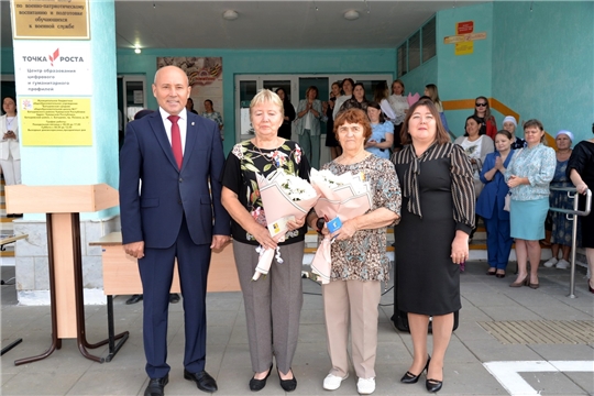 В рамках Дня знаний ветеранам педагогической деятельности вручена памятная медаль «95 летие  образования Батыревского района»