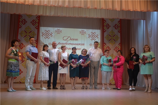 В Чебоксарском районе работников торговли поздравили с профессиональным праздником