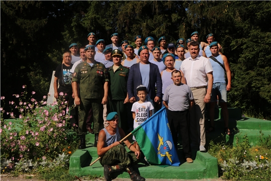 В день Воздушно-десантных войск  состоялось  возложение цветов к памятнику Неизвестного солдату