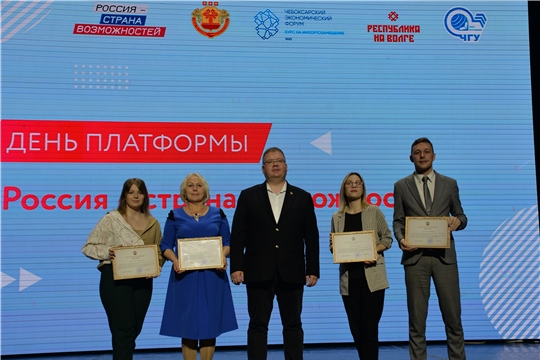 Олег Кортунов поздравил молодежь с открытием форума «Республика на Волге» и дня платформы «Россия – страна возможностей»