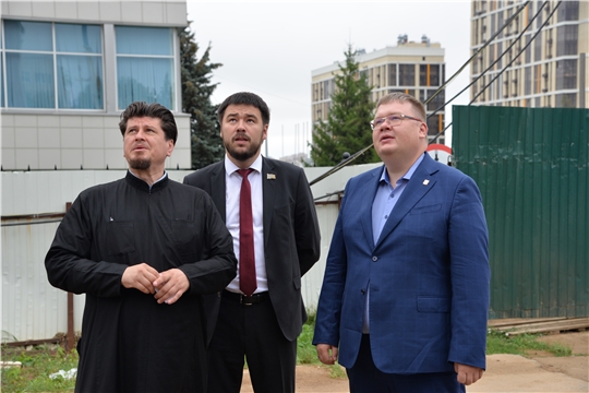 Глава города Чебоксары Олег Кортунов посетил строящийся храм преподобного Сергия Радонежского в Чебоксарах