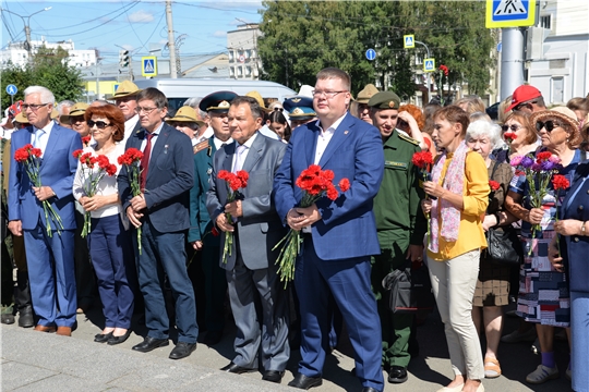 Олег Кортунов совместно с депутатами городского Собрания принял участие в торжественном митинге, посвященном 60-летию первого космического полета Андрияна Николаева