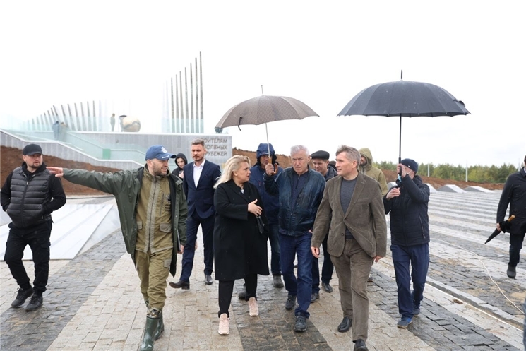 «Эпир мĕнпур вăй-хăвата пĕрлештерсе, халăх йăли-йĕркине «нимене» тĕпе хурса Сăрпа Хусан хӳтĕлев чиккисене тунисене пуҫ тайса асăну мемориалне тăватпăр», - тенĕ Олег Николаев