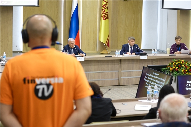 «Ют ҫӗршыв компанийӗсем паянхи  рынокран тухса кайни Чӑваш Ен предприятийӗсем валли  ҫĕнĕ майсем уҫрĕ», – тенĕ Олег Николаев