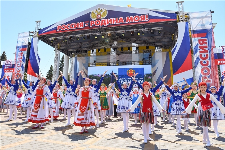 Чăваш Республикин Пуçлăхĕ Олег Николаев Раҫҫей кунĕпе саламлани