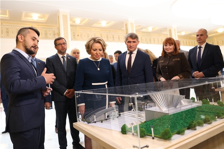«Тылри хӗрарӑм. Паттӑр ӗҫ. Юрату. Ҫӗнтерӳ»  куравпа Чăваш Ен  Федераци Канашӗнче  хăнасене паллаштарнă