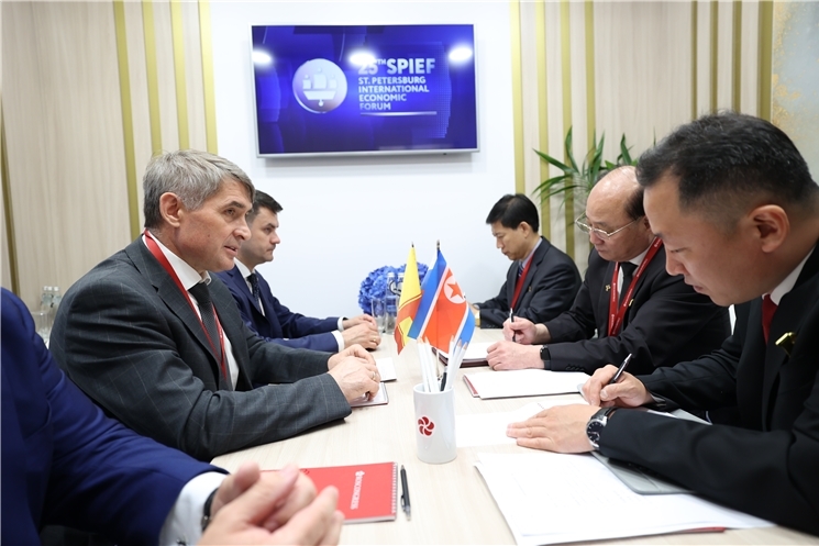 Олег Николаев Чӑваш Ен КНДРпа ҫыхӑну тытасси пирки сӳтсе явнӑ