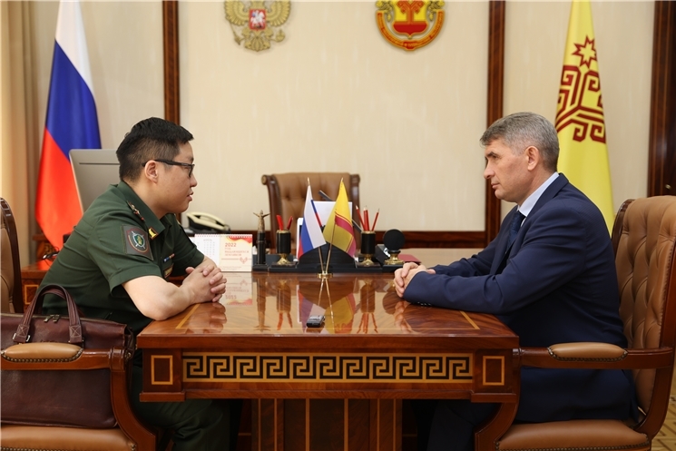 Чăваш Республикин Пуҫлăхĕ Олег Николаев Хусан гарнизонĕн ҫар прокурорĕпе Мунко Цыреновпа ĕҫлĕ тĕлпулу ирттернĕ