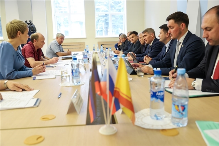 Арканнă инфратытăма юсаса ҫĕнетме Чăваш Ен ДНРпа виҫĕ килĕшĕве алă пусса ҫирĕплетнĕ