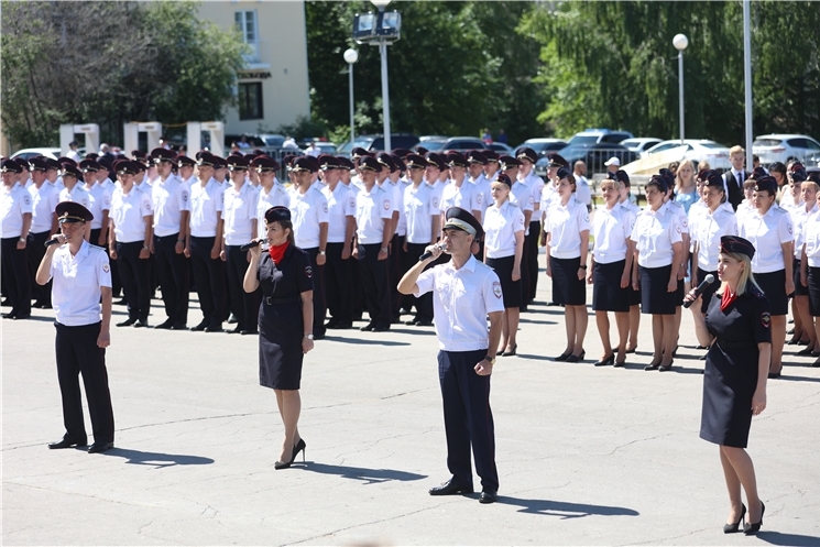 Олег Николаев полици ӗҫченӗсене регионти шалти ӗҫсен органӗсем йĕркеленнĕренпе 102 ҫул ҫитнĕ ятпа саламланă