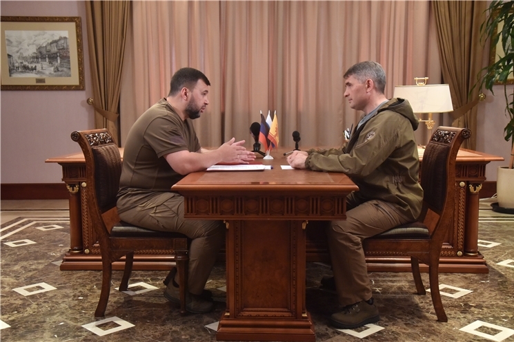 Чăваш Республикин Пуҫлăхĕ Олег Николаев Донецк Халӑх Республикин Пуҫлӑхӗпе Денис Пушилинпа  ĕҫлĕ тĕлпулу ирттернĕ