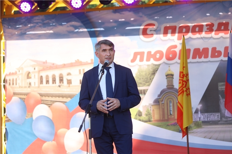 Чăваш Ен Пуҫлăхĕ Олег Николаев Канашсене Чукун çул ĕçченĕн тата Хула кунĕпе саламланă
