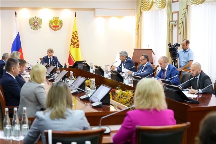 Чӑваш Ен Министрсен Кабинечӗн ларӑвӗнче кирлĕ пек пӗлтерӗшлӗ йышӑнусем туса хăварнă