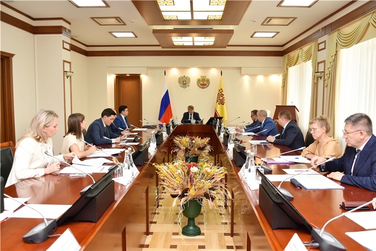 Республика Пуҫлăхĕ Олег Николаев бизнеса пулӑшу памалли майсене йӗркелеме тата ҫӑмӑллатма чĕнсе каланă