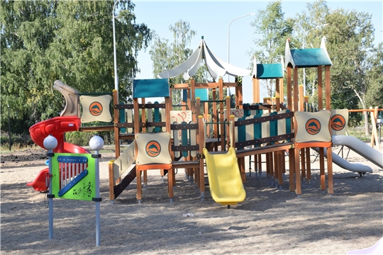 Строительство межквартальной детской площадки в Красных Четаях близится к завершению