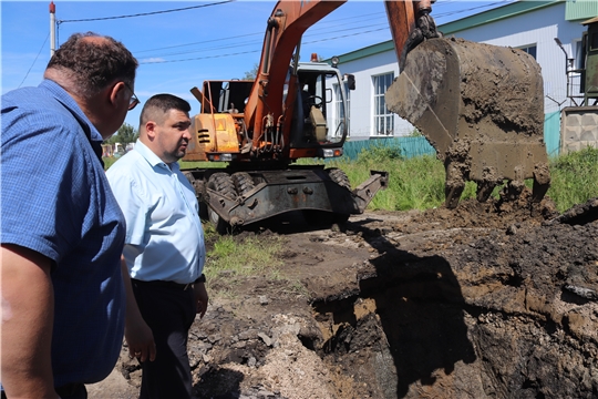 МУП «Водоканал» устраняет аварию на водопроводе