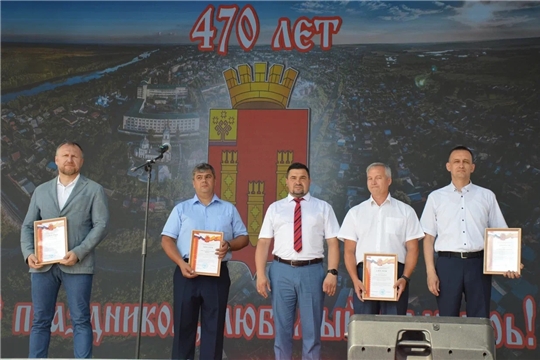 За хорошие экономические показатели в ходе празднования Дня города были отмечены предприятия и награждены люди, чьим трудом Алатырь уверенно развивается