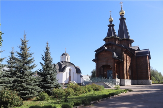 Глава администрации города Алатыря Д.В. Трифонов поздравил православных с Яблочным спасом