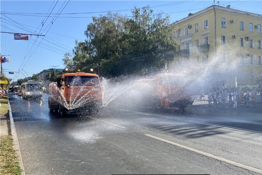 Колонны городской техники прошли маршем по центру Чебоксар