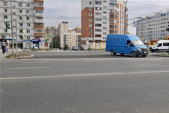 На разрыве вблизи ост. "Ул. Гастелло" в Чебоксарах установлены светофор